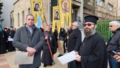 Протест срещу решението на Светия синод да касира изборите за нов Сливенски митрополит