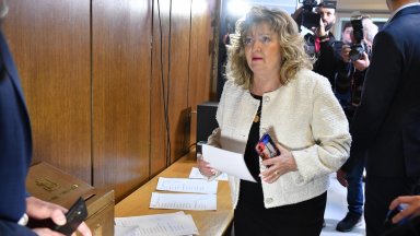 Стефанова обясни че по време на заседанието на СОС е