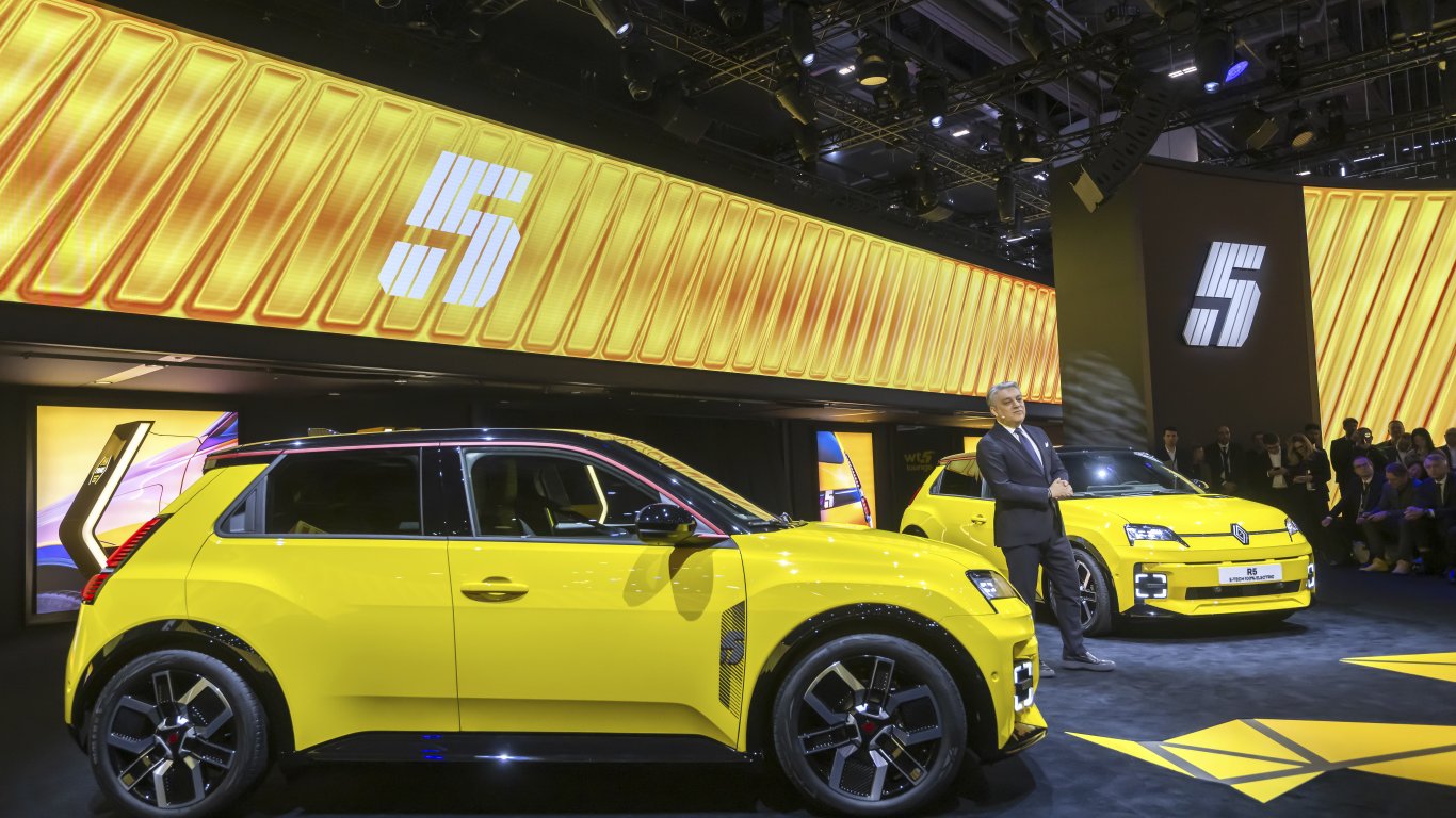Renault представи електрическия R5 в Женева