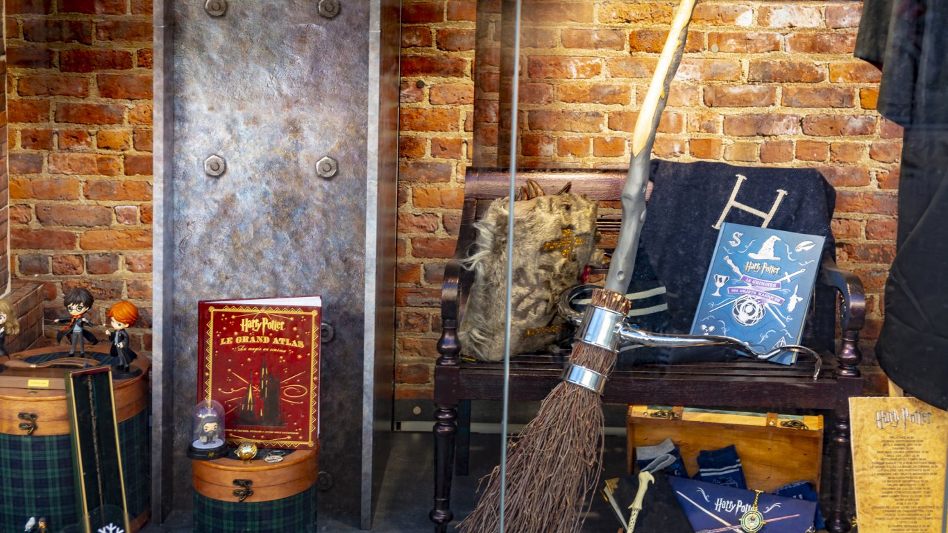 Първото издание на книгата за Хари Потър бе продадено на търг