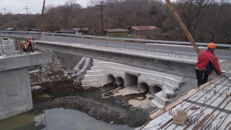Новият мост между Царево и Ахтопол ще е готов до средата на април (снимки)