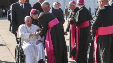 По време на аудиенцията понтификът заяви че все още не