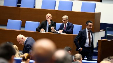 Николай Денков и Тодор Тагарев бяха изслушани в парламента за