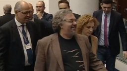 Квестори изведоха Манол Пейков от пленарната зала, "Възраждане" го обвиниха, че е пиян