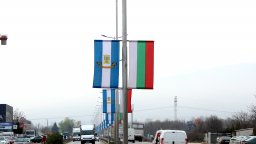 Пловдив посреща Националния празник с над 400 нови знамена