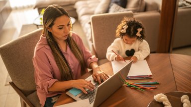  Какво работно време предпочитат майките с малки деца