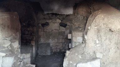Край село Калояново се намира единствената каменна тракийска гробница по средното течение на Тунджа