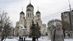 Погребални бюра отказват катафалки за ковчега с Навални, Москва забрани шествие с COVID-оправдание 