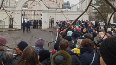 Кремъл пък обяви че неразрешените събирания на хора са в