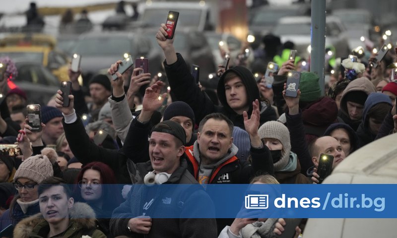 Навални бе погребан в Москва, но повечето от обществените прояви