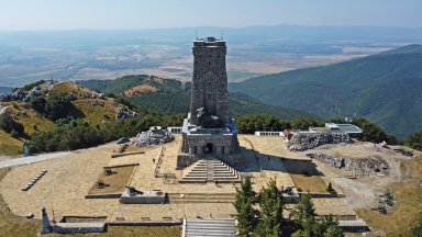 Свети Никола или Шипка: Защо бе преименуван върхът на историческия паметник