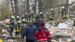 Войната с дронове: Удариха жилищни сгради в Одеса, Харков и Санкт Петербург (снимки/видео)