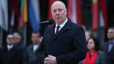 Желязков участва в тържествената заря проверка в града по повод Националния