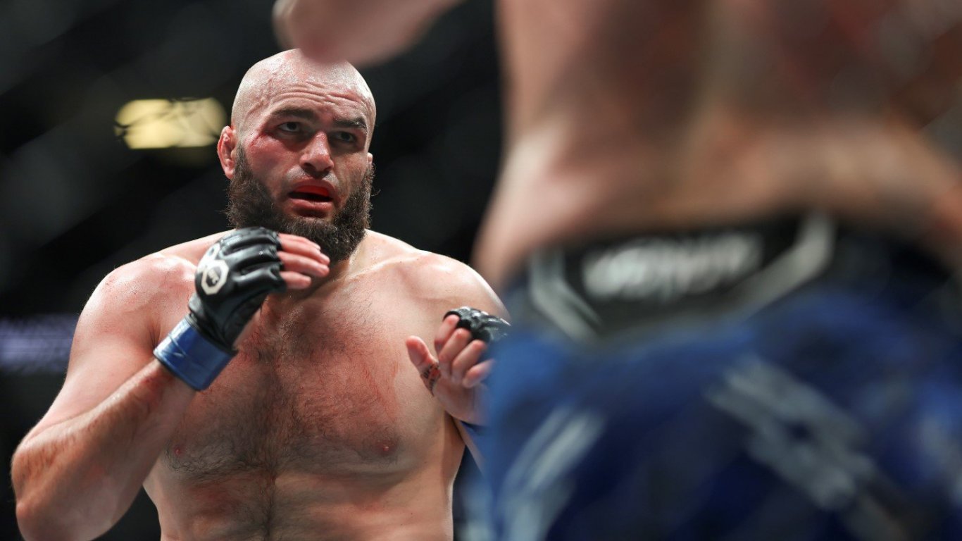 Странно отказване на руснак в UFC предизвика съмнения и възмущение (Видео)