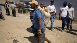 Евакуираха над 1200 нелегални миньори от срутила се златна мина във Венецуела