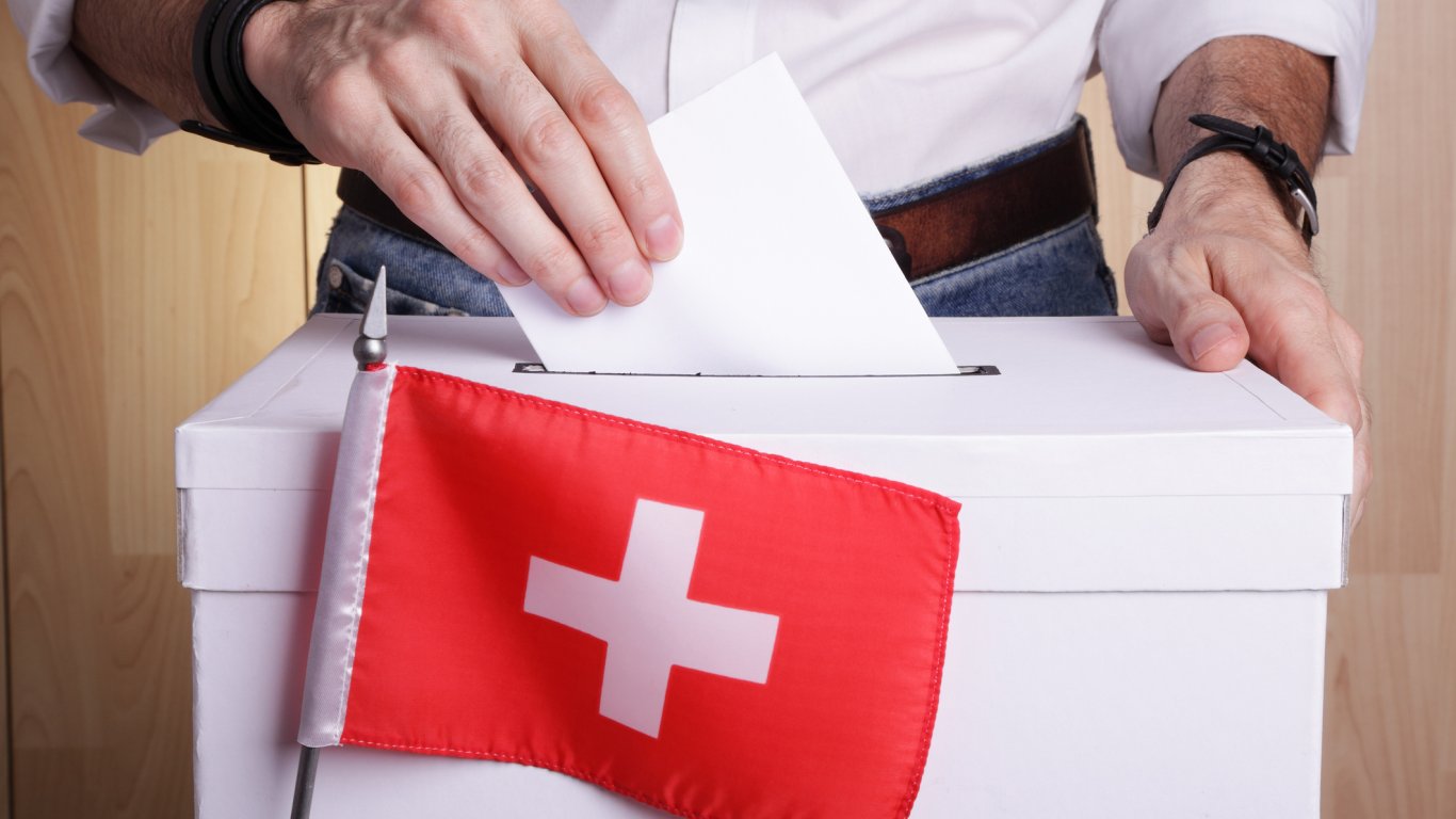 Швейцарците одобриха на референдум 13-а пенсия, но отхвърлиха по-висока пенсионна възраст
