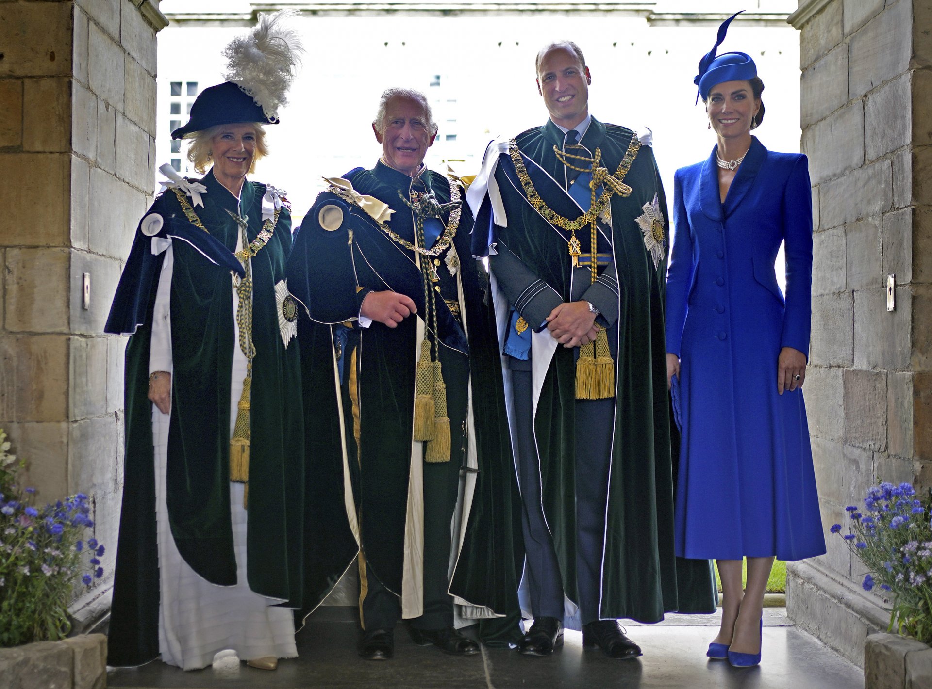 Крал Чарлз Трети и принцеса Катрин, заедно с половинките си - кралица Камила и принц Уилям по време на коронацията на Чарлз Трети през май 2023 г.
