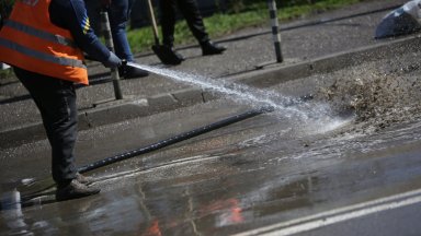 Поетапно миене на улици площади тротоари и алеи на територията