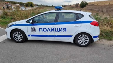 Катастрофа между лек автомобил и камион стана по рано днес около