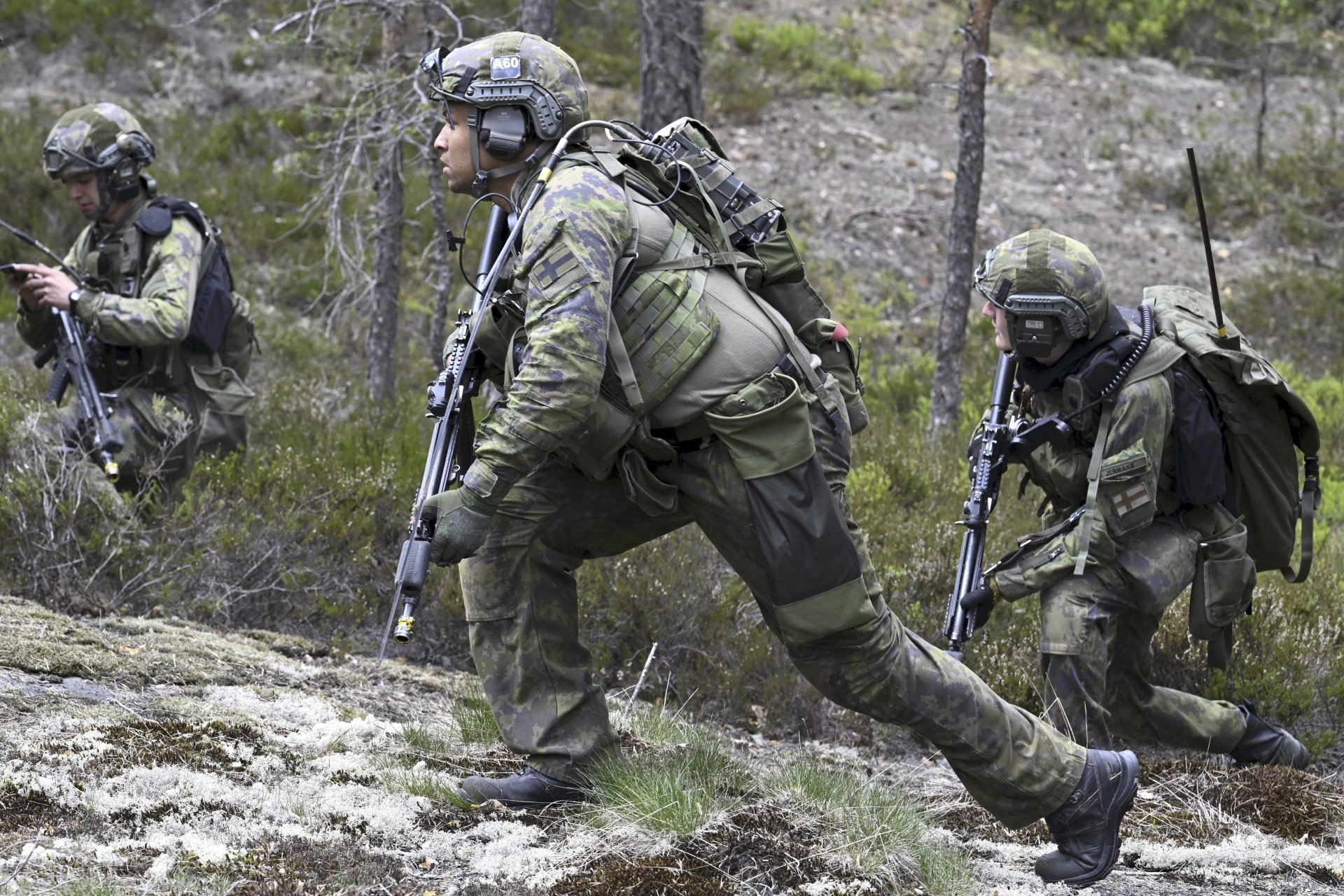  Финландски военнослужещи по време на обучение, извършено на 31 май предходната година 