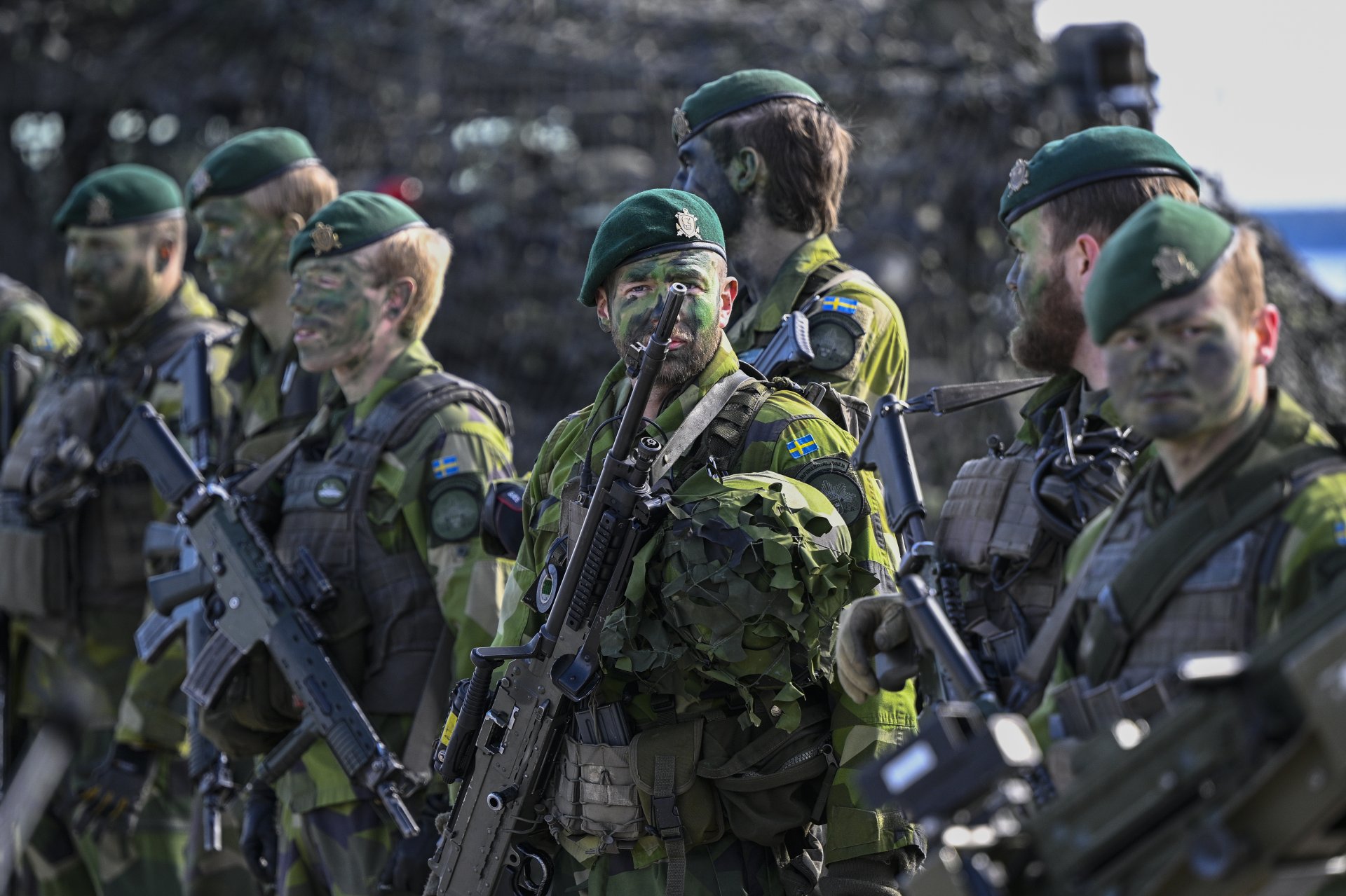 Шведски военнослужещи участват в маневри във военноморската база в Берга край Стокхолм, 28 април 2023 г.