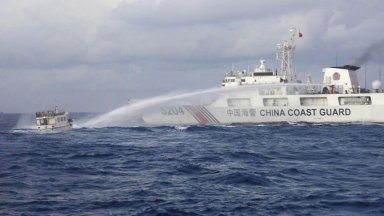 Филипините: Опасни маневри на китайската брегова охрана предизвикаха сблъсък с наш кораб