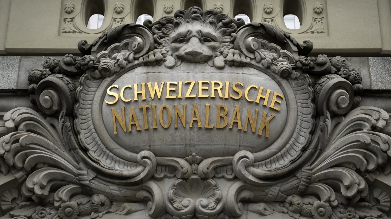 Швейцарската промишленост търси помощ от централната банка заради силния франк