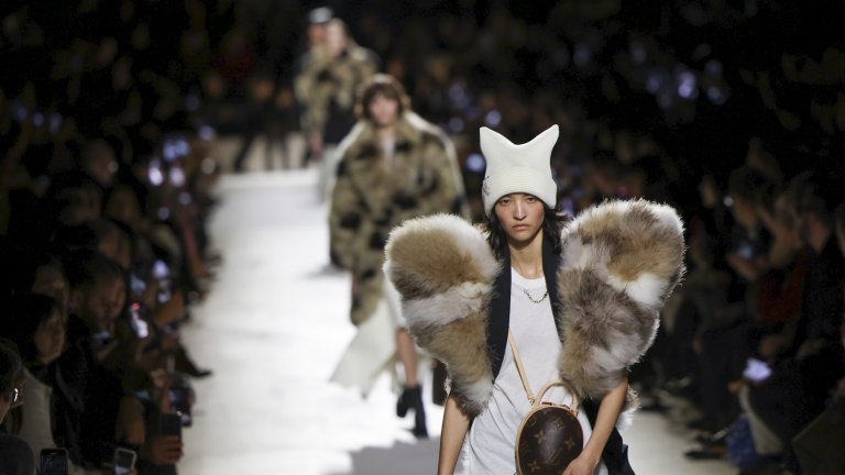 Дизайнерът Никола Гескиер отбеляза 10 години в Louis Vuitton с нова колекция дамски дрехи 