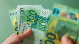Близо 200 000 сигнала са подали гърци след въвеждането на бонус до €3000 за фалшива касова бележка