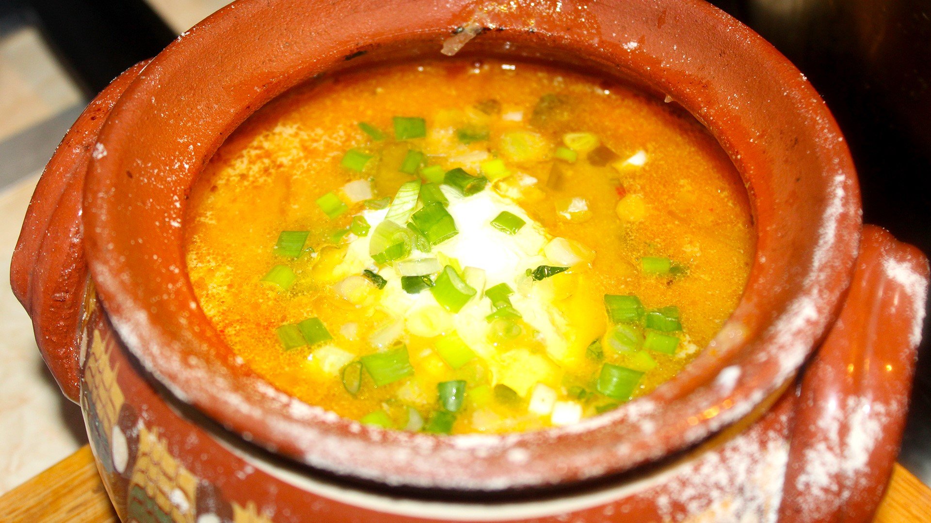 Супа в гювече - с пуешко месо, цвекло и портокал