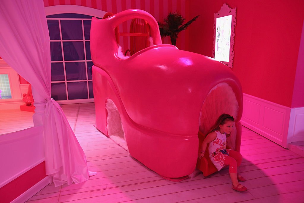 През 2013 г. в Берлин е открита Barbie Dreamhouse - къща в реални размери, пълна с дрехи, мебели и аксесоари на Барби
