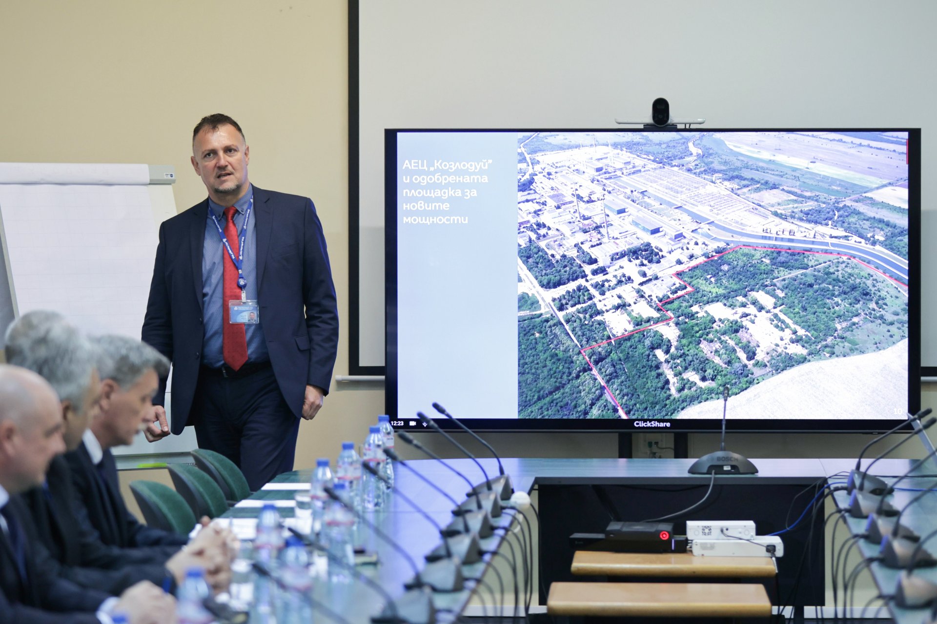 Изпълнителният директор на АЕЦ "Козлодуй" Валентин Николов запозна премиера и министъра с работата на централата