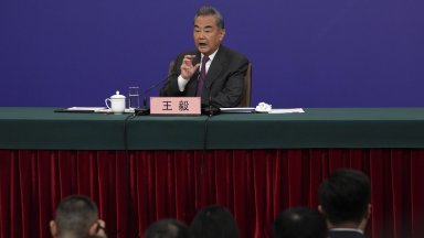 В същото време Ван И заяви че Китай желае да работи с