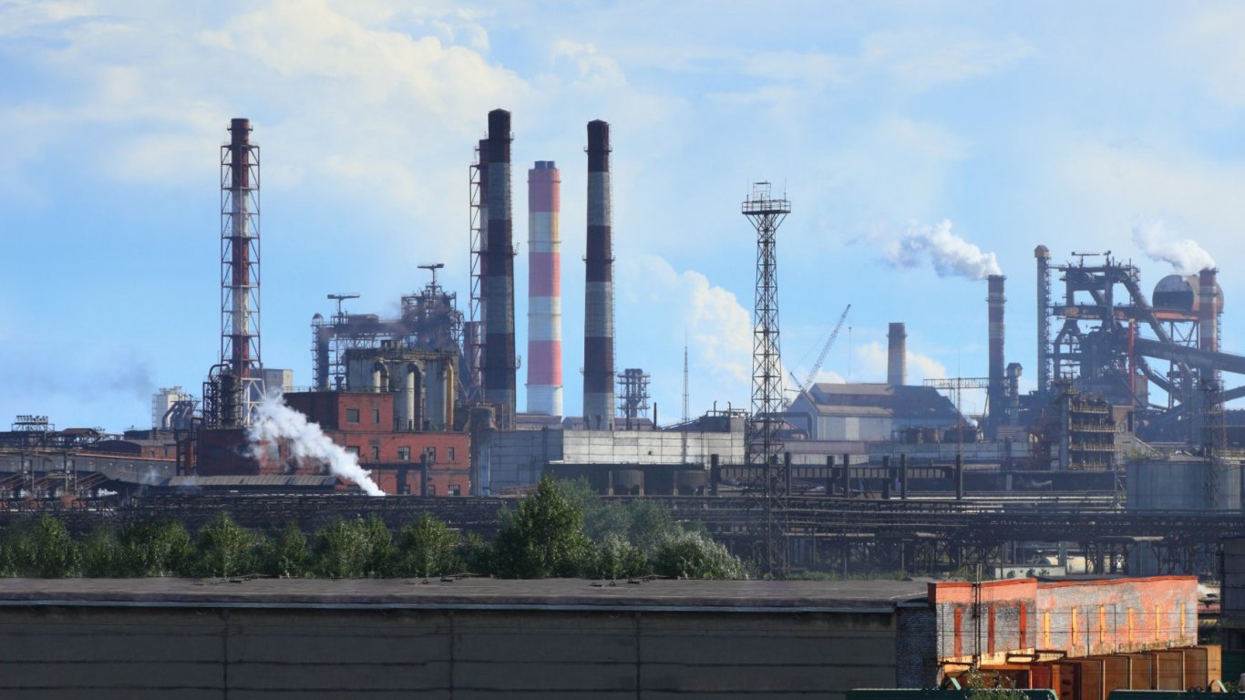 Дрон удари голям стоманодобивен завод в Северна Русия