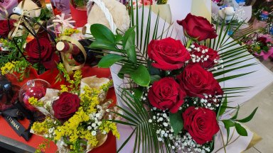 Пръв беше президентът Румен Радев който публикува поздрава си в