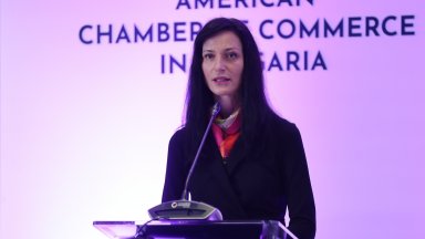 Участници в конференцията
Програмата на конференцията включва панелна дискусия EmpowerBank Lead