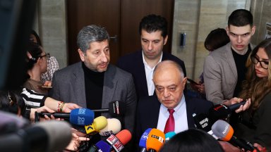 Кирил Петков го предупреди че с изказванията си и употребата