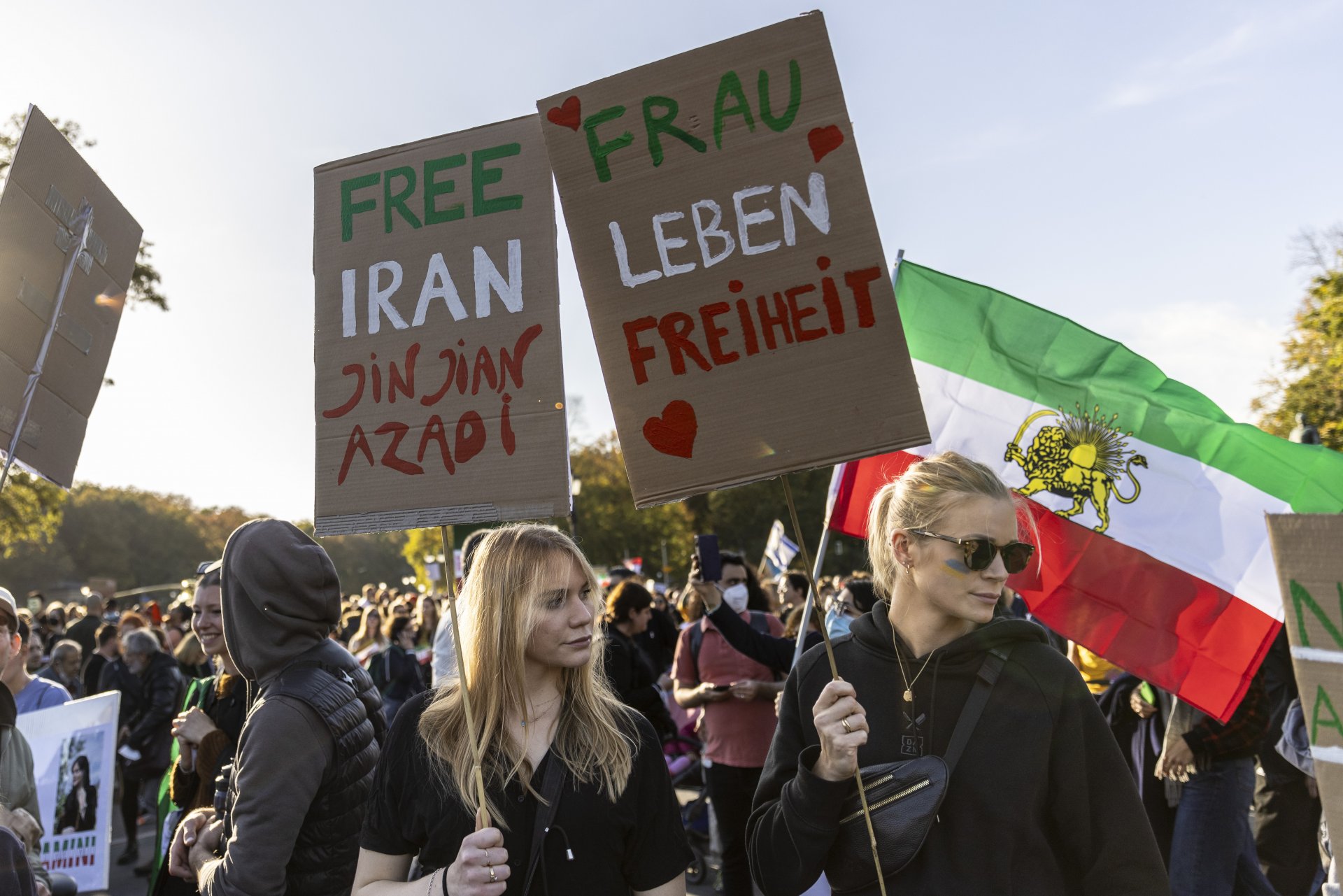 Протест в Берлин, Германия в знак на солидарност с жените в Иран, 2022 г. 