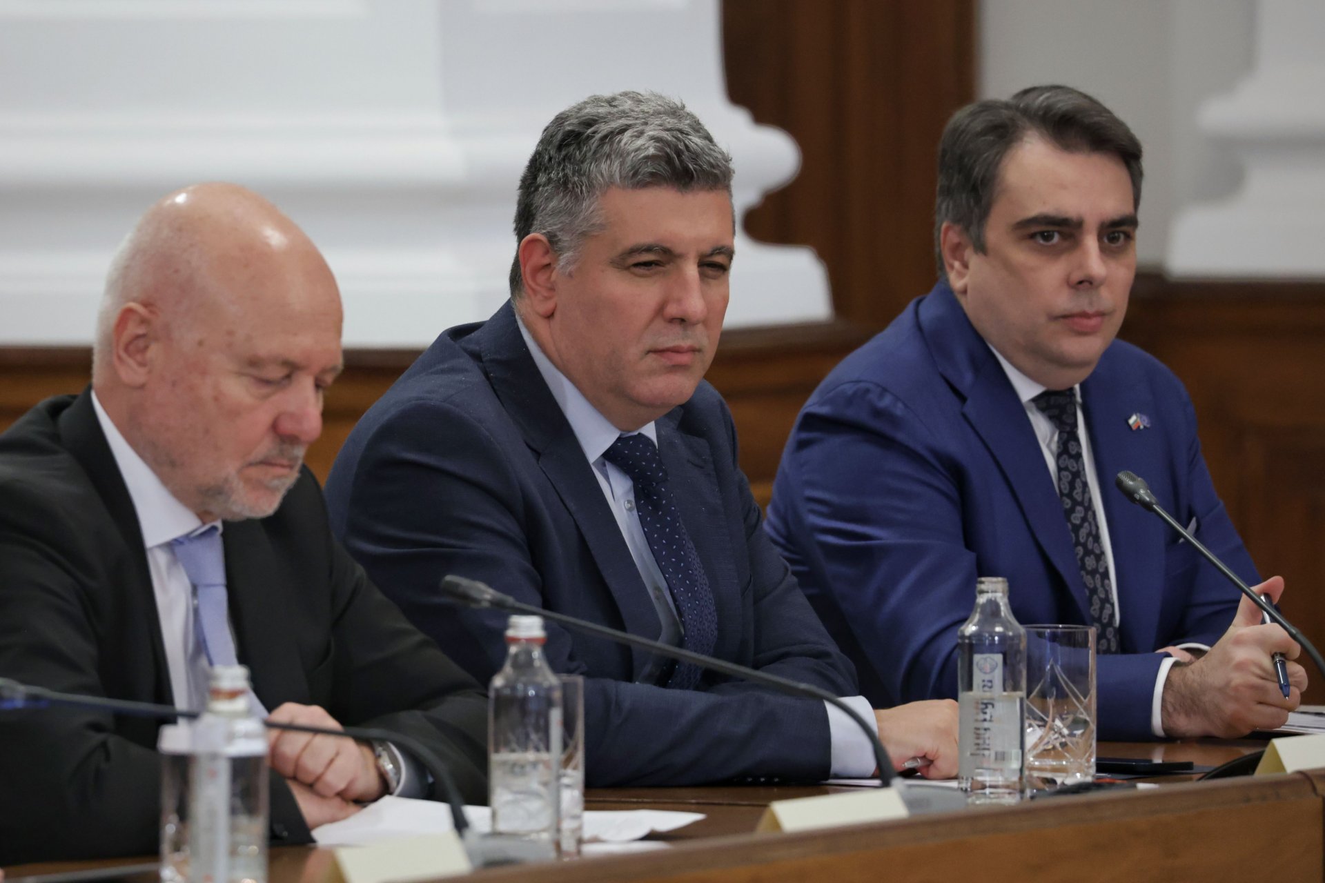 Министърът на регионалното развитие и благоустройството в оставка Андрей Цеков (в средата)