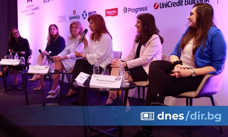 Снимка: dir.bg Днес празнуваме женинте, които дават сила, обединяват, издигат