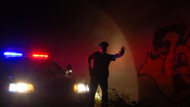 Полицейски служители са се опитали да спрат в района на