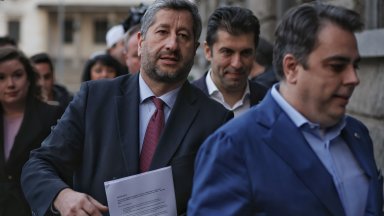 На влизане днес в Народното събрание лидерът на Да България