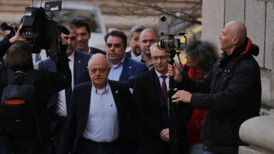 По неофициална информация от ДБ са настояли за овакантения пост