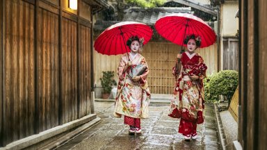 Япония затваря за туристи алеите в района на гейшите в Киото