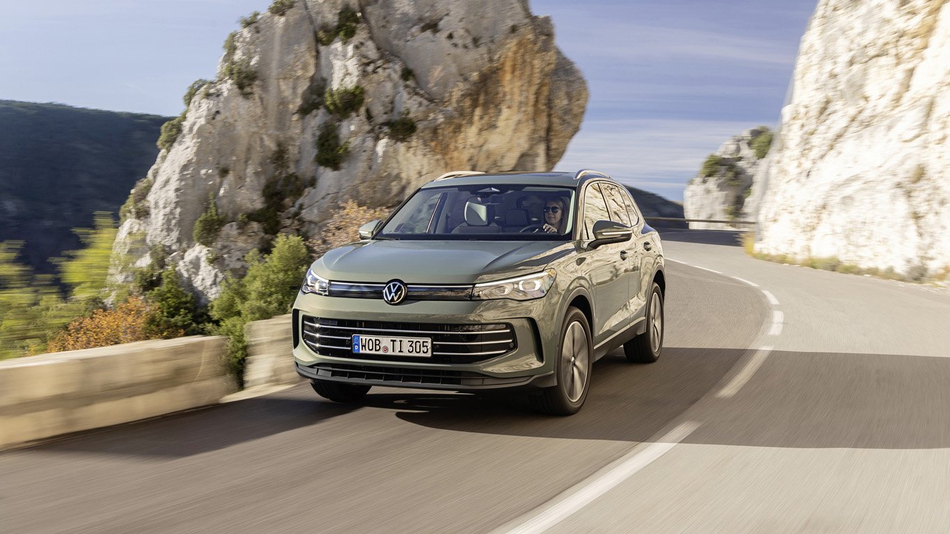 Новият Volkswagen Tiguan дава шанс на бензиновите и дизеловите двигатели (тест-драйв)