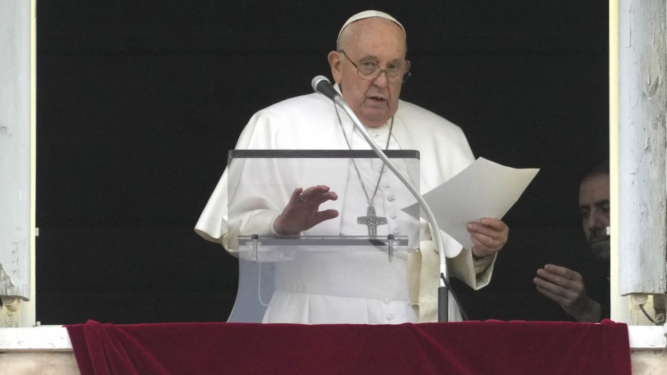 Папа Франциск проведе служба за католическата Цветница, но пропусна да прочете проповедта си