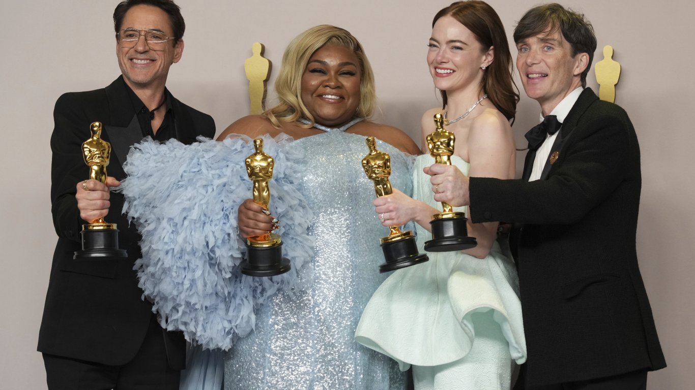 "Опенхаймер" очаквано триумфира на "Оскар"- ите, Ема Стоун грабна втора статуетка
