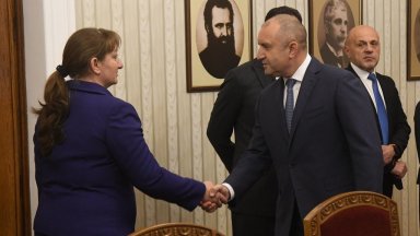 Радев започна с критики че преговорите не са се случили