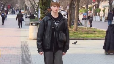 Орфи е артистична натура Роден е в Украйна и се