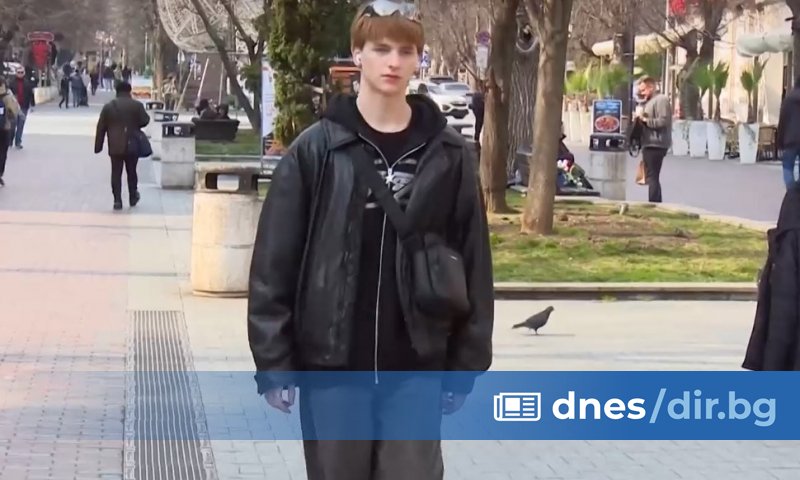 Орфи е артистична натура. Роден е в Украйна и се